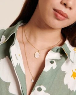 La Médaille Initiale Madeleine - Nacre - 22mm -Bijoux Magasin 23EA6D 1