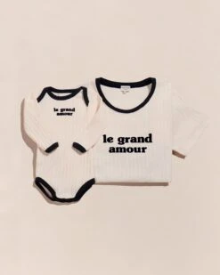 Le T-shirt Le Grand Amour Femme En Coton Bio - Crème -Bijoux Magasin 23SBodyLegrandamourcreme T shirtlegrandamourcremeenfant emoiemoi 32 520web