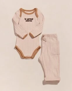 Le Body Le Grand Amour En Coton Bio - Latte -Bijoux Magasin 23SBodyLegrandamourlatte Pantalonlarslatte emoiemoi 32 558web