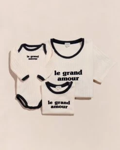 Le Body Le Grand Amour En Coton Bio - Crème -Bijoux Magasin 23SBodylegrandamourcreme T shirtlegrandamourcremeenfant T shirtlegrandamourfemmecreme emoiemoi 32 531web