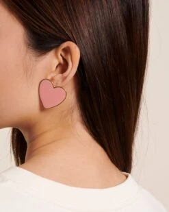 Les Boucles D'oreilles Big Love Grand Cœur Rose - Dorées à L'or Fin 24 Carats -Bijoux Magasin 23SBouclesd oreilleBigloverose Sweatloverunstheworldemoiemoi 02 116web