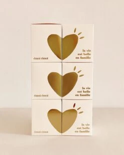 La Bougie La Vie Est Belle En Famille En Cire Végétale - Senteur Orange Canelle - Doré 18 La Bougie La Vie Est Belle En Famille En Cire Végétale - Senteur Orange Canelle - Doré -Bijoux Magasin 23SBougielavieestbelleenfamilledoreemoiemoi IMG 7618web