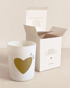 La Bougie La Vie Est Belle En Famille En Cire Végétale - Senteur Orange Canelle - Doré 17 La Bougie La Vie Est Belle En Famille En Cire Végétale - Senteur Orange Canelle - Doré -Bijoux Magasin 23SBougielavieestbelleenfamilledoreemoiemoi IMG 7621web