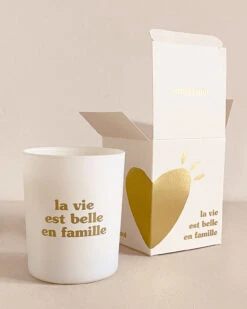 La Bougie La Vie Est Belle En Famille En Cire Végétale - Senteur Orange Canelle - Doré