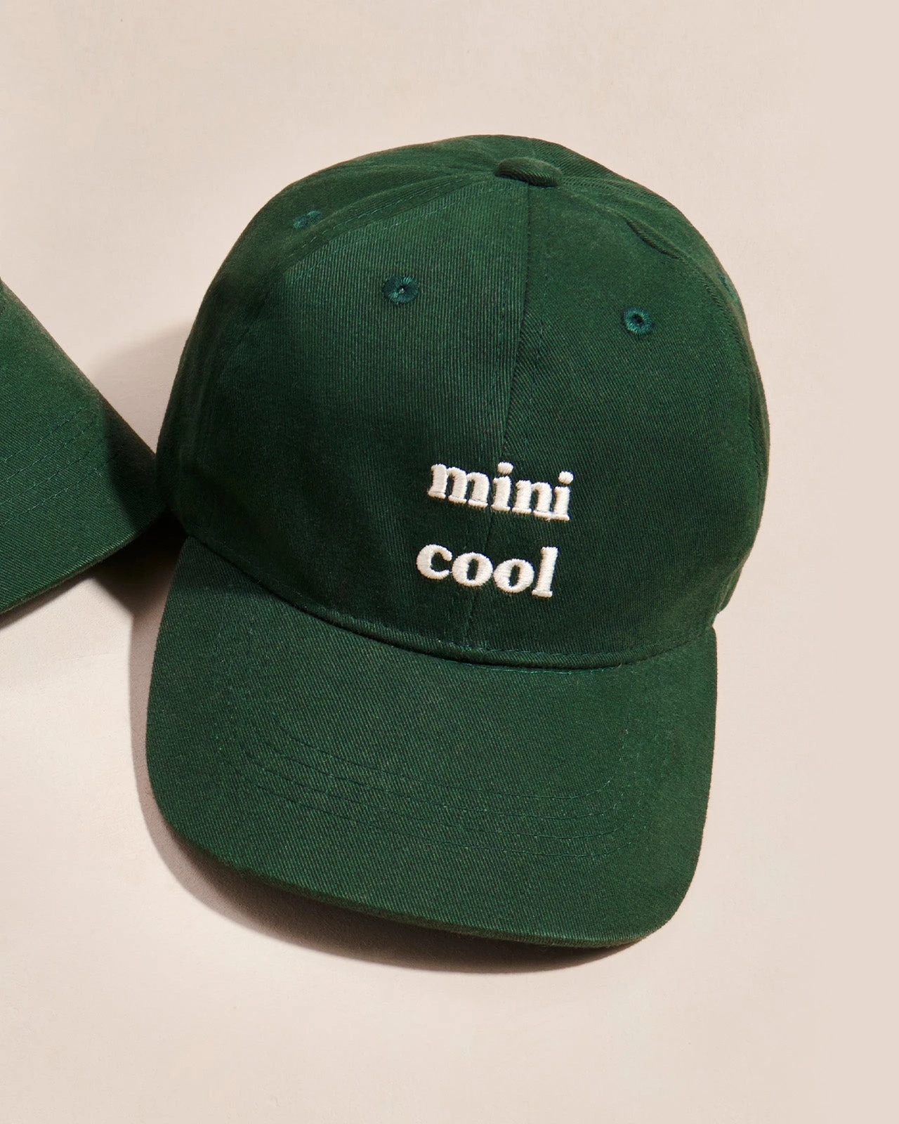 La Casquette Brodée Mini Cool - Vert Sapin 3 La Casquette Brodée Mini Cool - Vert Sapin