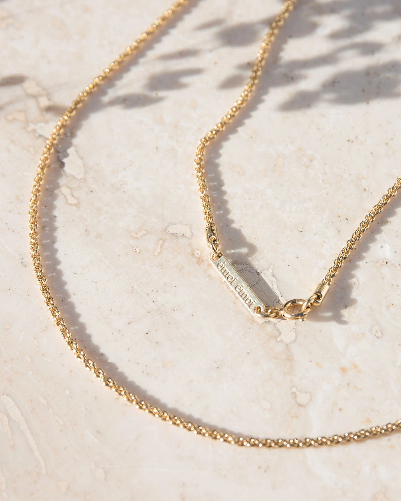 Le Collier Torsadé Doré à L'or Fin 24 Carats 11 Le Collier Torsadé Doré à L'or Fin 24 Carats – Image 9