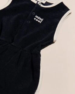 La Mini Combinaison Mini Cool En éponge De Coton Bio - Bleu Nuit -Bijoux Magasin 23SFamillecool Combiminicoolenfantbleumarine salutlesplagistes emoiemoi 37 653web