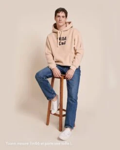 Le Hoodie Wild Dad En Polaire Recyclée - Beige 27 Le Hoodie Wild Dad En Polaire Recyclée - Beige -Bijoux Magasin 23SHoodieWildDadhomme2 emoiemoiwebtaille 196e19af f355 4ce5 9cc7 39bb62b359a8