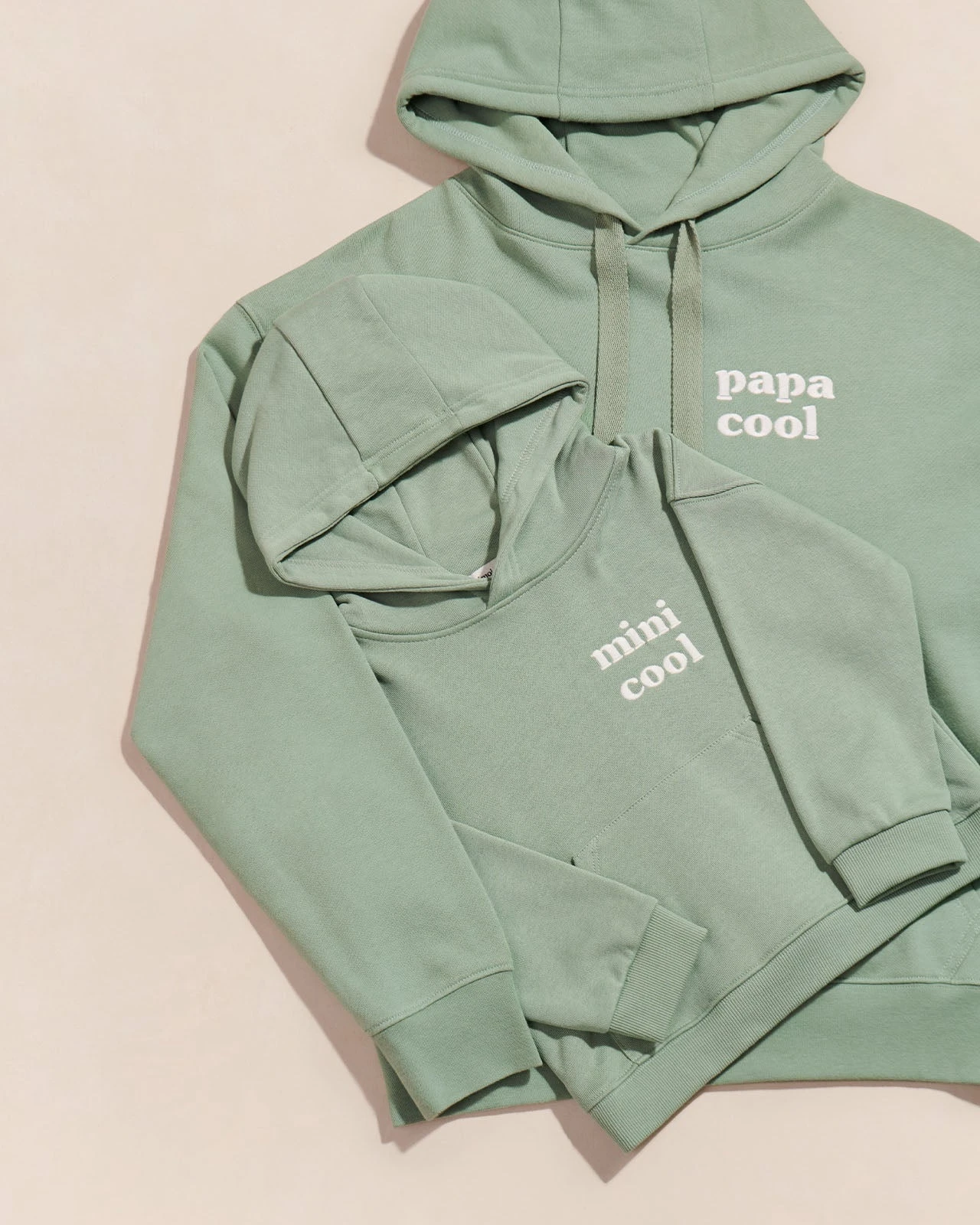 Le Hoodie Brodé Mini Cool En Coton Bio - Olive 7 Le Hoodie Brodé Mini Cool En Coton Bio - Olive – Image 5