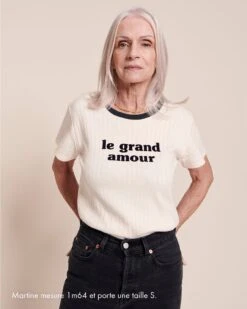 Le T-shirt Le Grand Amour Femme En Coton Bio - Crème -Bijoux Magasin 23SJeanblackstone T shirtlegrandamourfemmeivoire2emoiemoiwebtaille2 fac4336b 265a 455c b798 d9409ca3ede7