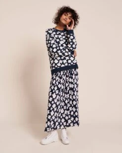 Le Sweat Stella Femme En Coton Bio - Anémones Bleu Nuit -Bijoux Magasin 23SJupeAdeleanemones SweatStellaanemonesemoiemoi 42 3600web