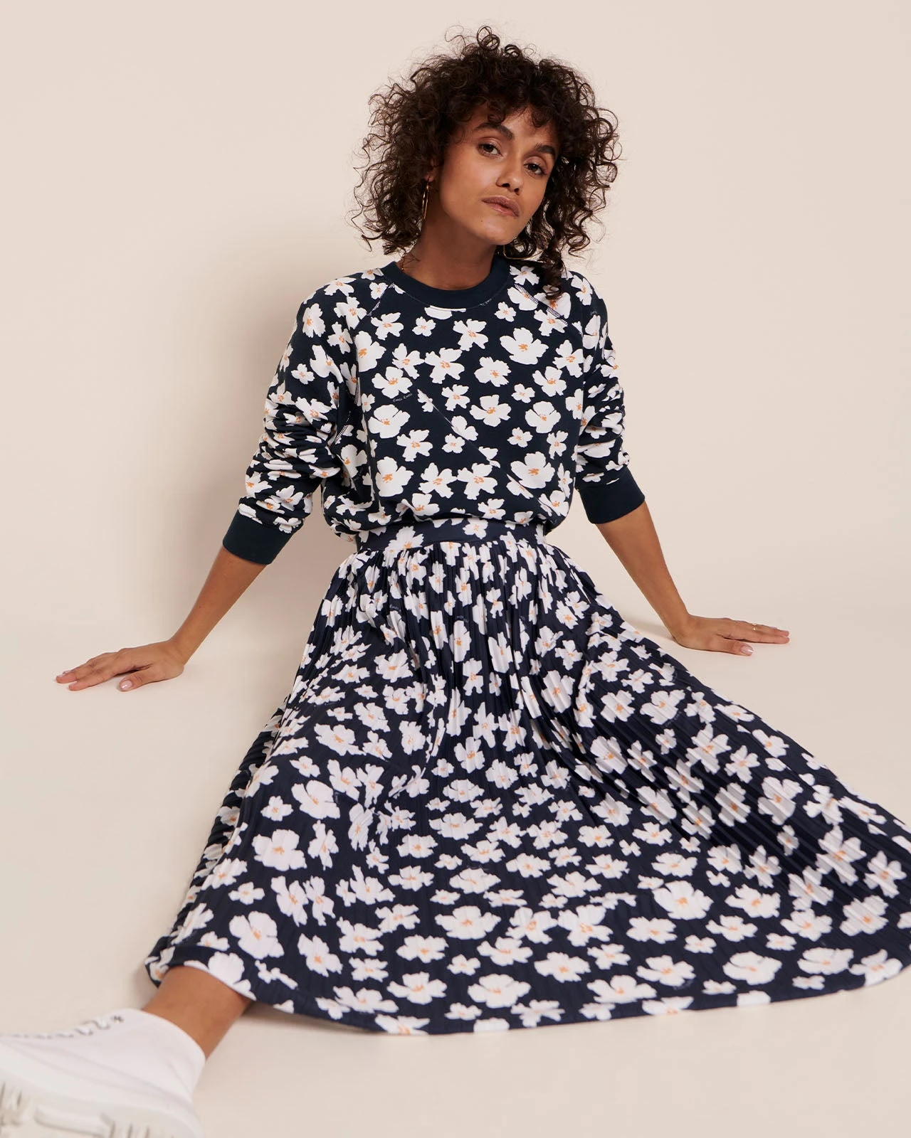 La Jupe Plissée Adèle Femme - Anémones Bleu Nuit 3 La Jupe Plissée Adèle Femme - Anémones Bleu Nuit