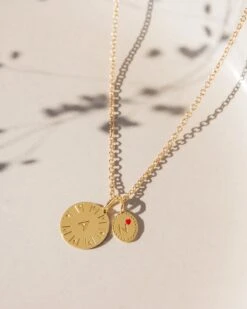 La Médaille Initiale Manoa - Rouge Et Dorée à L'or Fin 24 Carats - 10mm 28 La Médaille Initiale Manoa - Rouge Et Dorée à L'or Fin 24 Carats - 10mm -Bijoux Magasin 23SMedaillefantaisie initiale15mm Manoa chainesimple emoiemoi 0N5A3023web c6f86293 205a 4c8f b3d8 303513aaa946