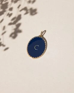 La Médaille Initiale Ovale - Bleu Nuit - 20mm -Bijoux Magasin 23SMedailleinitialeemailnavy20mmweb