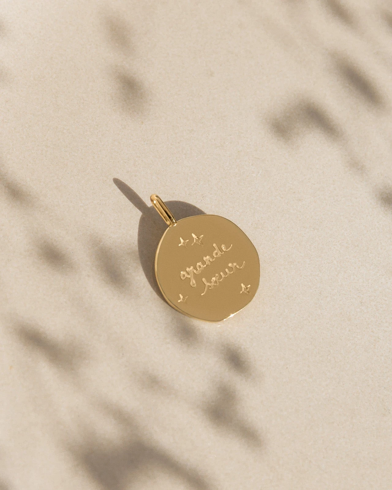 La Médaille Précieuse Seule Grande Sœur - En Vermeil - 17mm 6 La Médaille Précieuse Seule Grande Sœur - En Vermeil - 17mm – Image 4