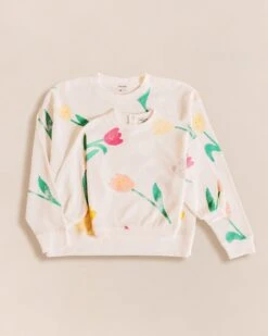 Le Sweat Scarlett En Coton Bio - Tulipes 23 Le Sweat Scarlett En Coton Bio - Tulipes -Bijoux Magasin 23SSweatScarletttulipes SweatSamtulipes EmoiEmoi25 01 220907web