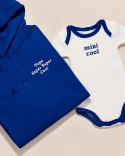 Le Hoodie Papa Super Super Cool - Bleu -Bijoux Magasin 23SSweatbleupapasupersupercoolhomme bodyminicool emoiemoiTOPSHOT 19 8472web
