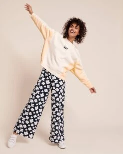 Le Sweat Le Grand Amour Femme - Jaune/crème -Bijoux Magasin 23SSweatlegrandamourfemmejaune PantalonPaulinefemmeanemonesbleunuit emoiemoi 22 2303web 030ce9e5 358d 458d b5e2 547157b6edab