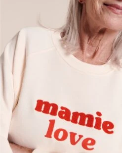 Le Sweat Brodé Mamie Love En Coton Bio - Crème Et Rouge -Bijoux Magasin 23SSweatmamieloverougeemoiemoi 19 2071web