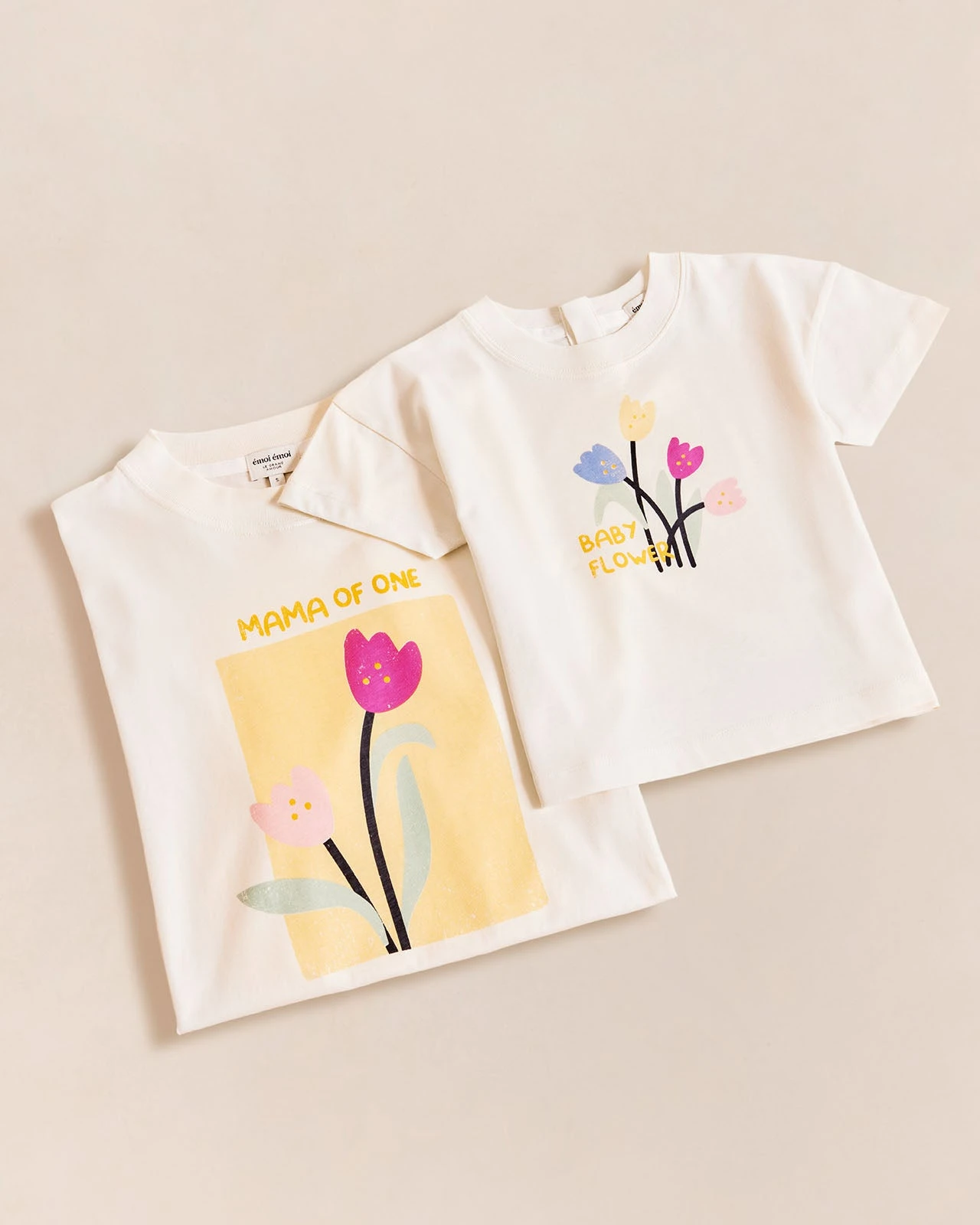 Le T-shirt Mama Of One En Coton Bio - Tulipes 4 Le T-shirt Mama Of One En Coton Bio - Tulipes – Image 2