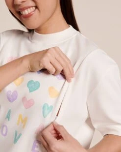 Le T-shirt D'allaitement Mama Love En Coton Bio - Blanc -Bijoux Magasin 23ST shirtcoeursmamaloveallaitementfemme loverunstheworld emoiemoi LOOK47 5214web