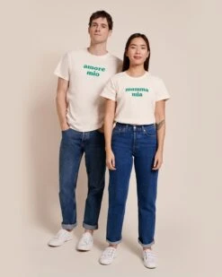 Le T-shirt Amore Mio Homme En Coton Bio - Crème -Bijoux Magasin 23ST shirtmammamiafemmevert T shirtamoremiohommevert jeanindigo tiamoclub emoiemoi 42 4616web 72f4428a f717 4f31 bac2 2c19a9c42ae0