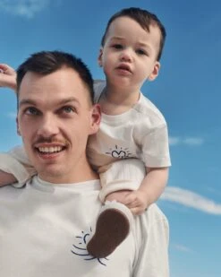 Le T-shirt Vague De Love Enfant En Coton Bio - Blanc -Bijoux Magasin 23STSVaguedeLoveenfantadulte pantalonlarsblanc Vaguedelove emoiemoi 03 349web