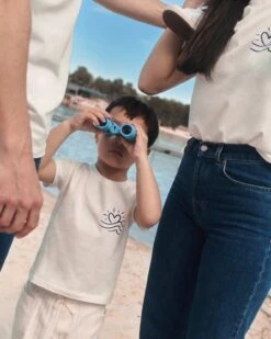 Le T-shirt Vague De Love Enfant En Coton Bio - Blanc -Bijoux Magasin 23STSVaguedeLoveenfantadulte pantalonlarsblanc jeanindigo Vaguedelove emoiemoi 03 538web