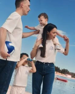 Le T-shirt Vague De Love Unisexe En Coton Bio - Blanc -Bijoux Magasin 23STSVaguedeLoveenfantadulte pantalonlarsblanc jeanindigo Vaguedelove emoiemoi 03 568web 5576757c 71ec 4955 9470 eea0675f1abc