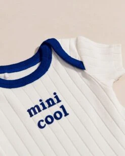 Le Body Mini Cool En Coton Bio - Blanc 20 Le Body Mini Cool En Coton Bio - Blanc -Bijoux Magasin 23Sbodyminicoolsignature emoiemoiTOPSHOT 17 828web