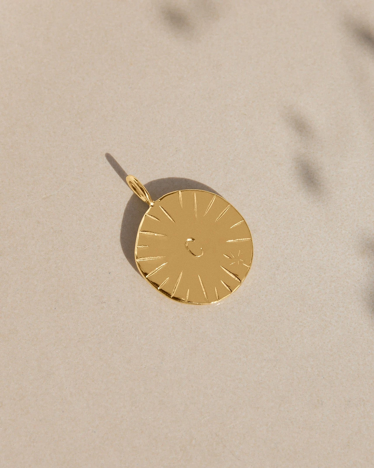 La Médaille Initiale Précieuse - 20 Mm - En Vermeil - Argent Et Or 24 Carats 7 La Médaille Initiale Précieuse - 20 Mm - En Vermeil - Argent Et Or 24 Carats – Image 5