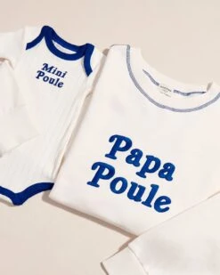 Le Sweat Papa Poule En Coton Bio - Blanc 15 Le Sweat Papa Poule En Coton Bio - Blanc -Bijoux Magasin 23Ssweatblancpapapoulehomme bodyminipoulesignature emoiemoiTOPSHOT 19 863web 926e8776 c44a 482d abd6 910e5a74a587