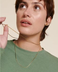 Le Collier Torsadé Doré à L'or Fin 24 Carats 14 Le Collier Torsadé Doré à L'or Fin 24 Carats -Bijoux Magasin 23WChainetorsadee60cm T shirtJanisloukoumvertsauge emoiemoi 02 464web