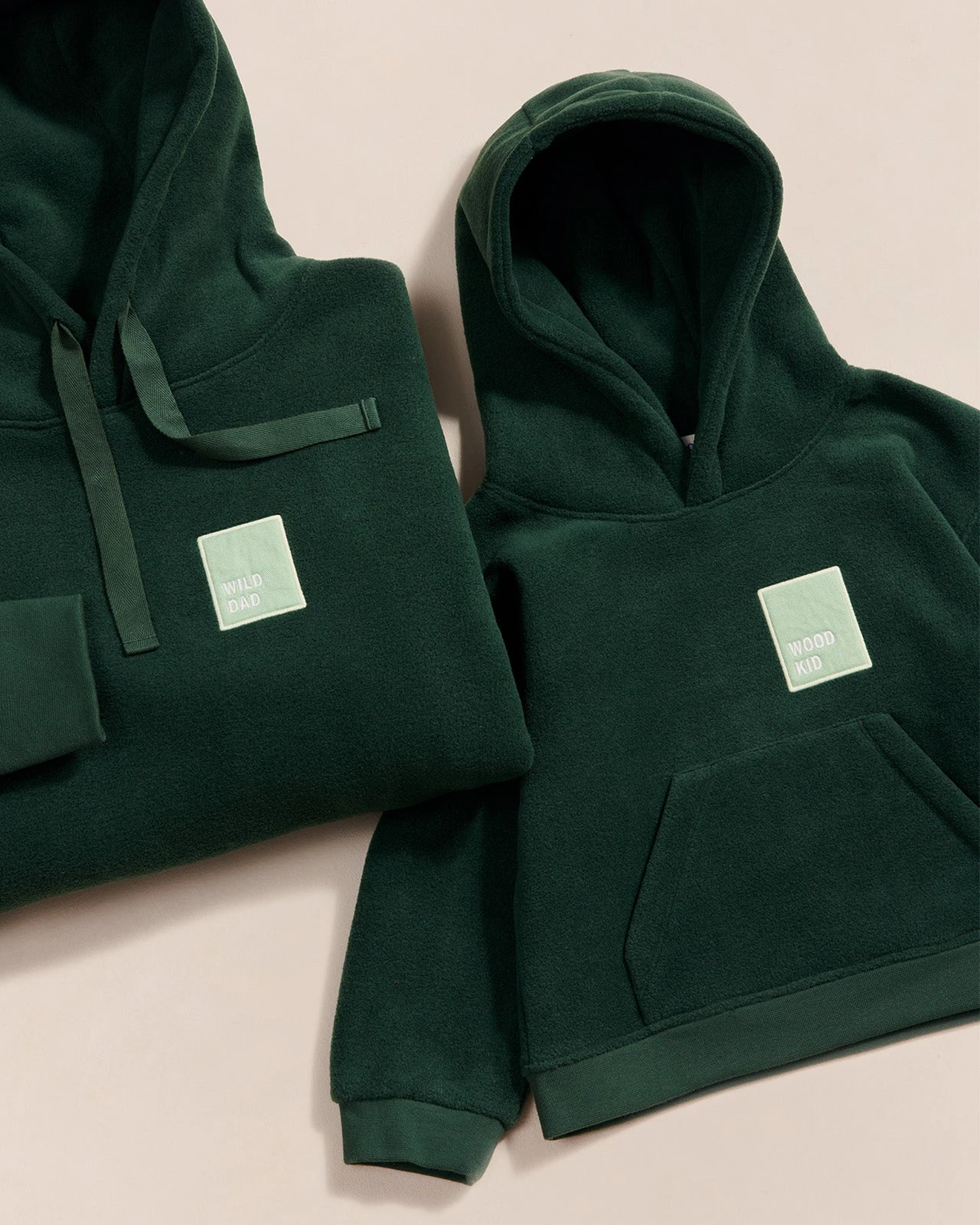 Le Hoodie Wild Dad En Polaire Recyclée - Vert Nuit 5 Le Hoodie Wild Dad En Polaire Recyclée - Vert Nuit – Image 3