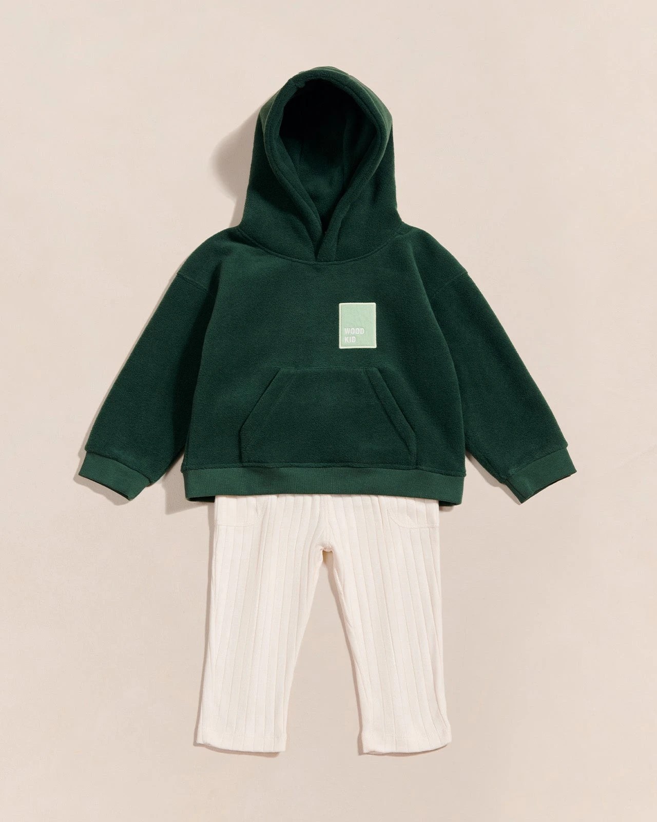 Le Hoodie Wood Kid Vert Nuit Et Le Pantalon Lars Crème 3 Le Hoodie Wood Kid Vert Nuit Et Le Pantalon Lars Crème