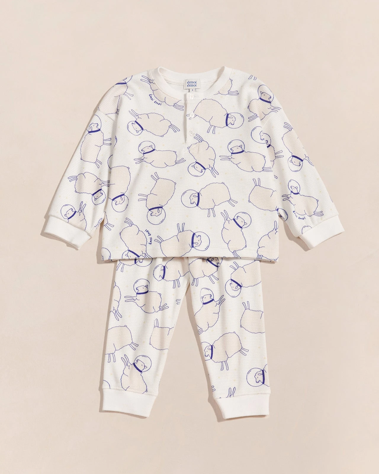 Le Pyjama Moutons De L'espace Enfant En Coton Bio Nid D'abeille - Blanc 3 Le Pyjama Moutons De L'espace Enfant En Coton Bio Nid D'abeille - Blanc