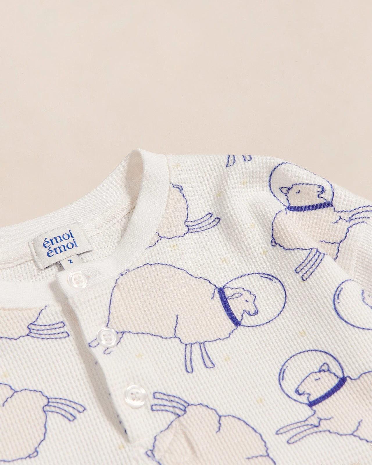 Le Pyjama Moutons De L'espace Enfant En Coton Bio Nid D'abeille - Blanc 6 Le Pyjama Moutons De L'espace Enfant En Coton Bio Nid D'abeille - Blanc – Image 4