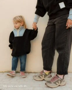 Le Sweat Sunny En Polaire Recyclée Et Col Zippé - Gris 39 Le Sweat Sunny En Polaire Recyclée Et Col Zippé - Gris -Bijoux Magasin 23WSweattrappeurpolairegrisanthracitesunenfant sunnyfemme lafamilledesloupsemoiemoi1webtaille d2ff8207 a7f1 4121 b661 7626102ff09f