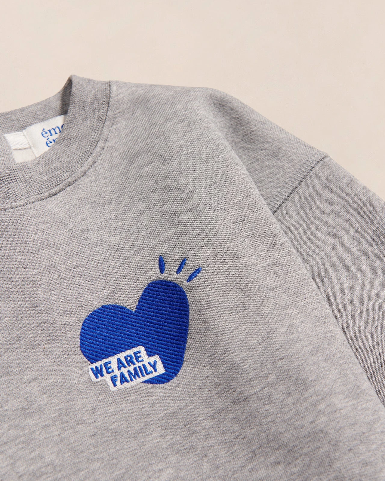 Le Sweat We Are Family Enfant En Coton Bio - Gris Chiné 5 Le Sweat We Are Family Enfant En Coton Bio - Gris Chiné – Image 3