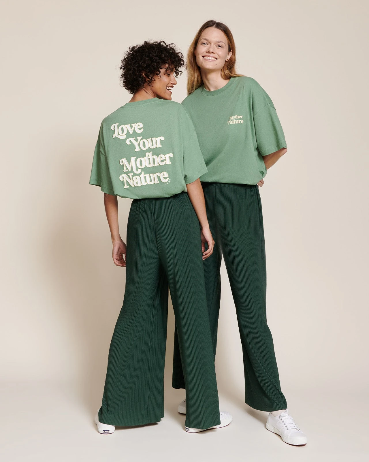 Le T-shirt Love Your Mother Nature Unisexe En Coton Bio - Vert Sauge 3 Le T-shirt Love Your Mother Nature Unisexe En Coton Bio - Vert Sauge