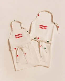 Le Tablier Petite Cheffe En Coton Bio - Crème -Bijoux Magasin 23WTablierGrandecheffePetiteCheffe emoiemoiweb 528a221e 0ff1 41fa b373 32ba3773f319