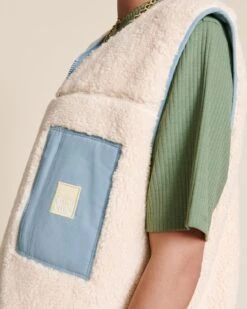 La Veste Vic Unisexe En Bouclette De Coton Bio - Crème 38 La Veste Vic Unisexe En Bouclette De Coton Bio - Crème -Bijoux Magasin 23WVestemoumouteVicadulte emoiemoi 01 154web