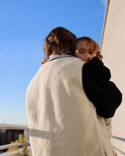 La Veste Vic Unisexe En Bouclette De Coton Bio - Crème 33 La Veste Vic Unisexe En Bouclette De Coton Bio - Crème -Bijoux Magasin 23WVestemoumouteVicadulte sweattrappeurpolairegrisanthracitesunnyadulte clarabergesemoiemoi6web