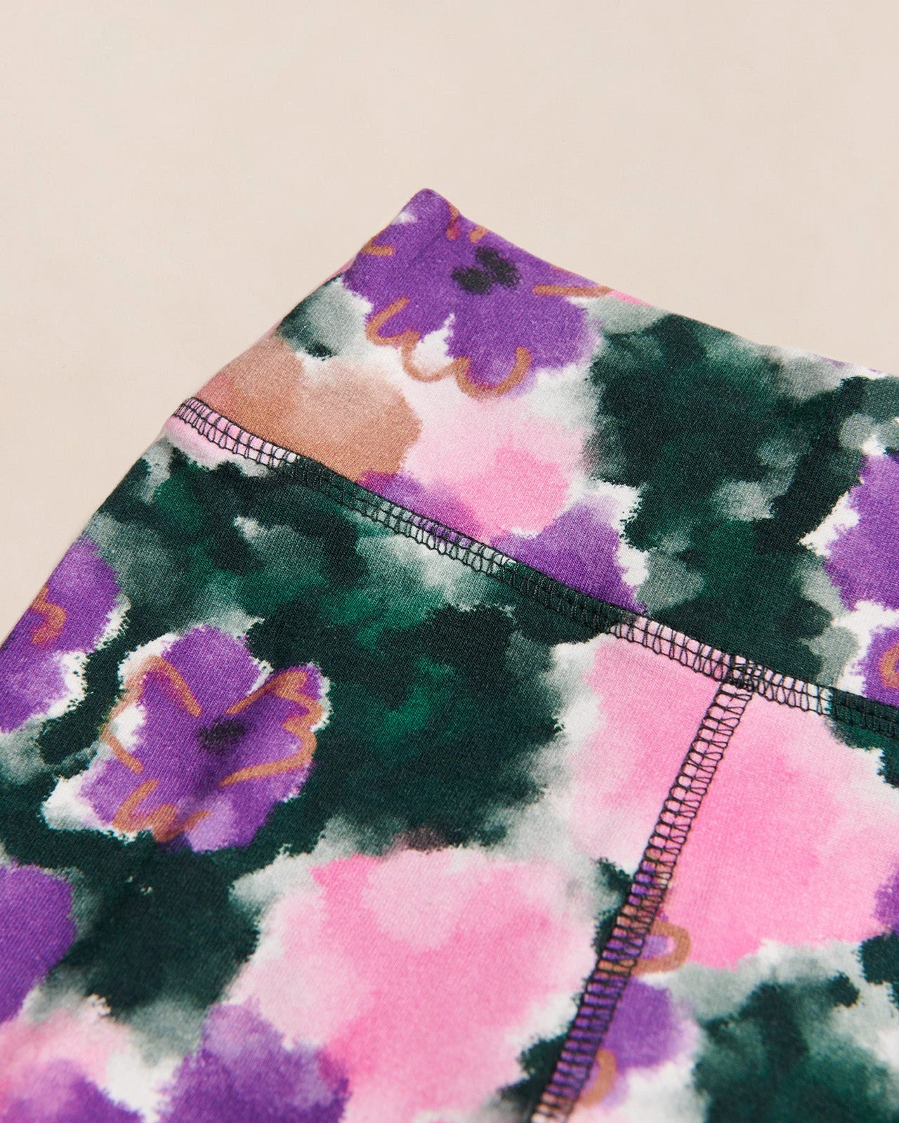 Le Sweat Sun En Polaire Recyclée Et Le Legging Flower Thérapie 9 Le Sweat Sun En Polaire Recyclée Et Le Legging Flower Thérapie – Image 7