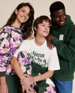 Le Hoodie Wild Dad En Polaire Recyclée - Vert Nuit 27 Le Hoodie Wild Dad En Polaire Recyclée - Vert Nuit -Bijoux Magasin 23Wanemones sweatflowertherapiefemme hoodiewilddadpolairevertnuit t shirtmamaneedsaminute emoiemoi 05 1405web