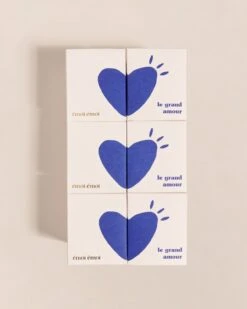 La Bougie Le Grand Amour En Cire Végétale - Senteur Orange Cannelle - Bleu -Bijoux Magasin 23Wbougielegrandamourcoeurbleu emoiemoi 03 793web