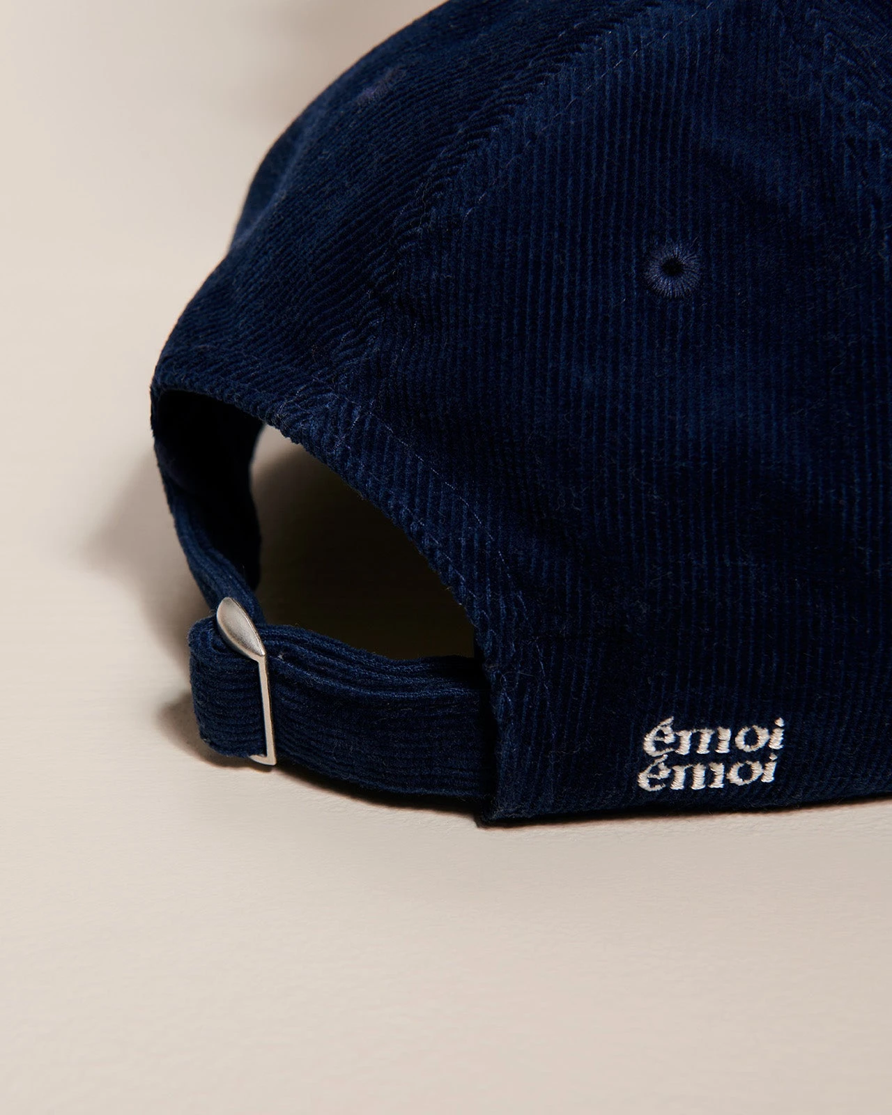 La Casquette L'amour Est Déclaré En Velours Côtelé - Navy 8 La Casquette L'amour Est Déclaré En Velours Côtelé - Navy – Image 6