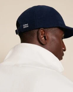La Casquette L'amour Est Déclaré En Velours Côtelé - Navy 19 La Casquette L'amour Est Déclaré En Velours Côtelé - Navy -Bijoux Magasin 23Wcasquetteveloursl amourestdeclarebleu emoiemoi 08 1044web