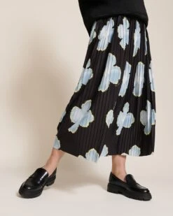 La Jupe Plissée Adèle - Anémones Des Neige Gris -Bijoux Magasin 23Wjupeplisseeadeleanemonesdesneigesgrises emoiemoi 25 2863web