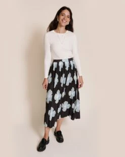 La Jupe Plissée Adèle - Anémones Des Neige Gris -Bijoux Magasin 23Wjupeplisseeadeleanemonesdesneigesgrises emoiemoi 25 3054web